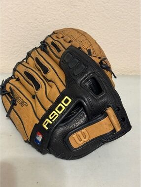 Wilson A900 Baseball Glove 12.5 Inch Right Hand Throw